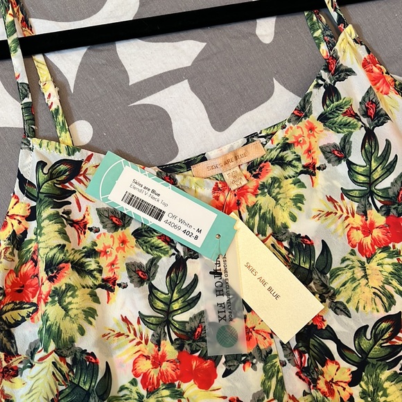 Skies are Blue - Elendil V-Neck Tank. Size Medium - Picture 14 of 16